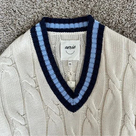 NWT Cream Cable Knit V-Neck Sweater with Blue Stripe Trim - Picture 4 of 10